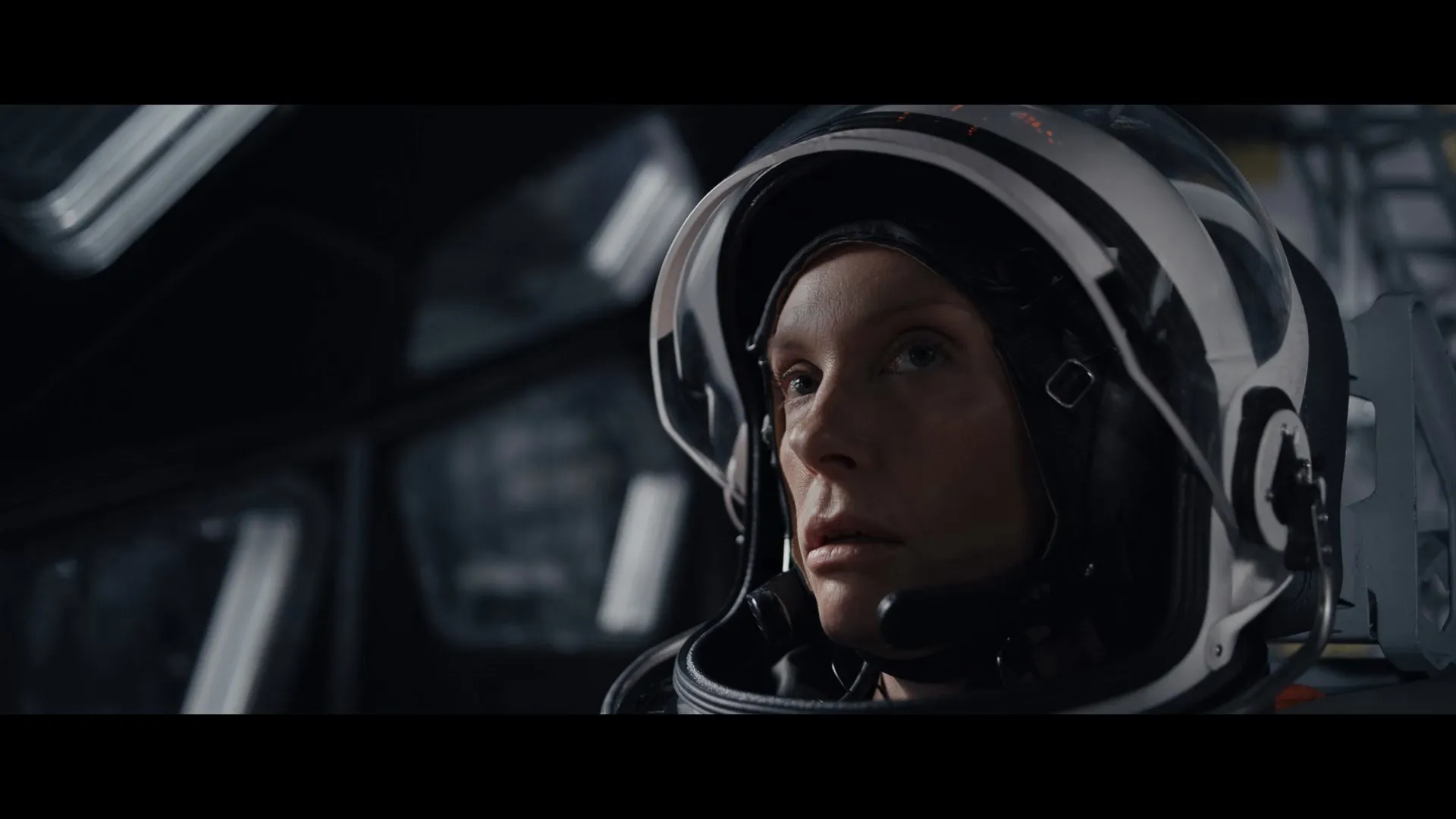 Stowaway 2021 Hindi Dual Audio 480p Web-DL 360MB Screenshot